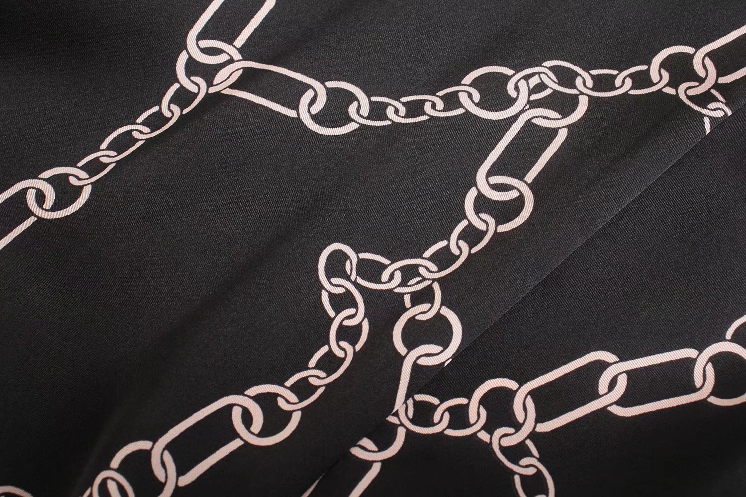 Street Women V-neck Chain Printed Long-Sleeved Dress in Dresses