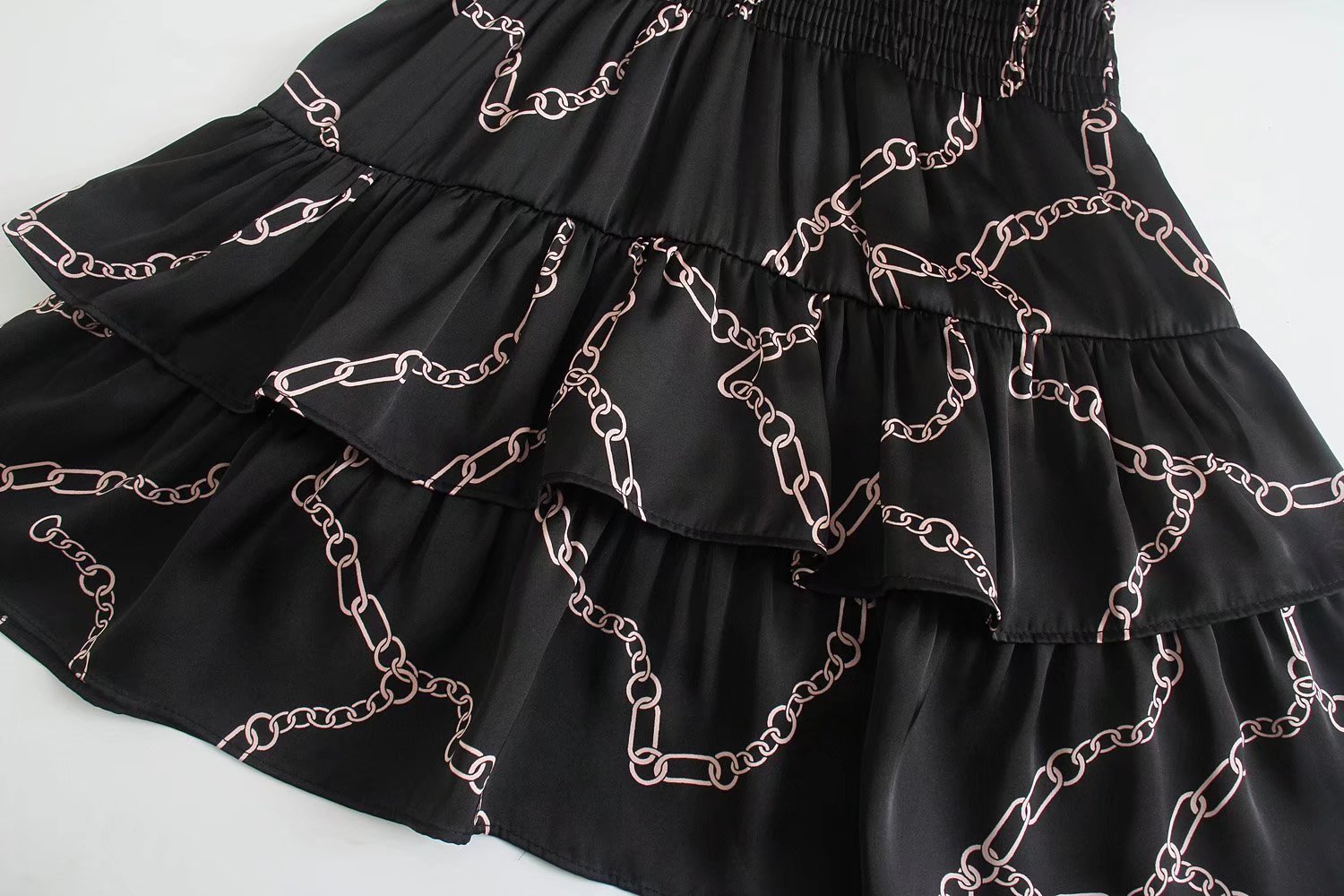 Street Women V-neck Chain Printed Long-Sleeved Dress in Dresses